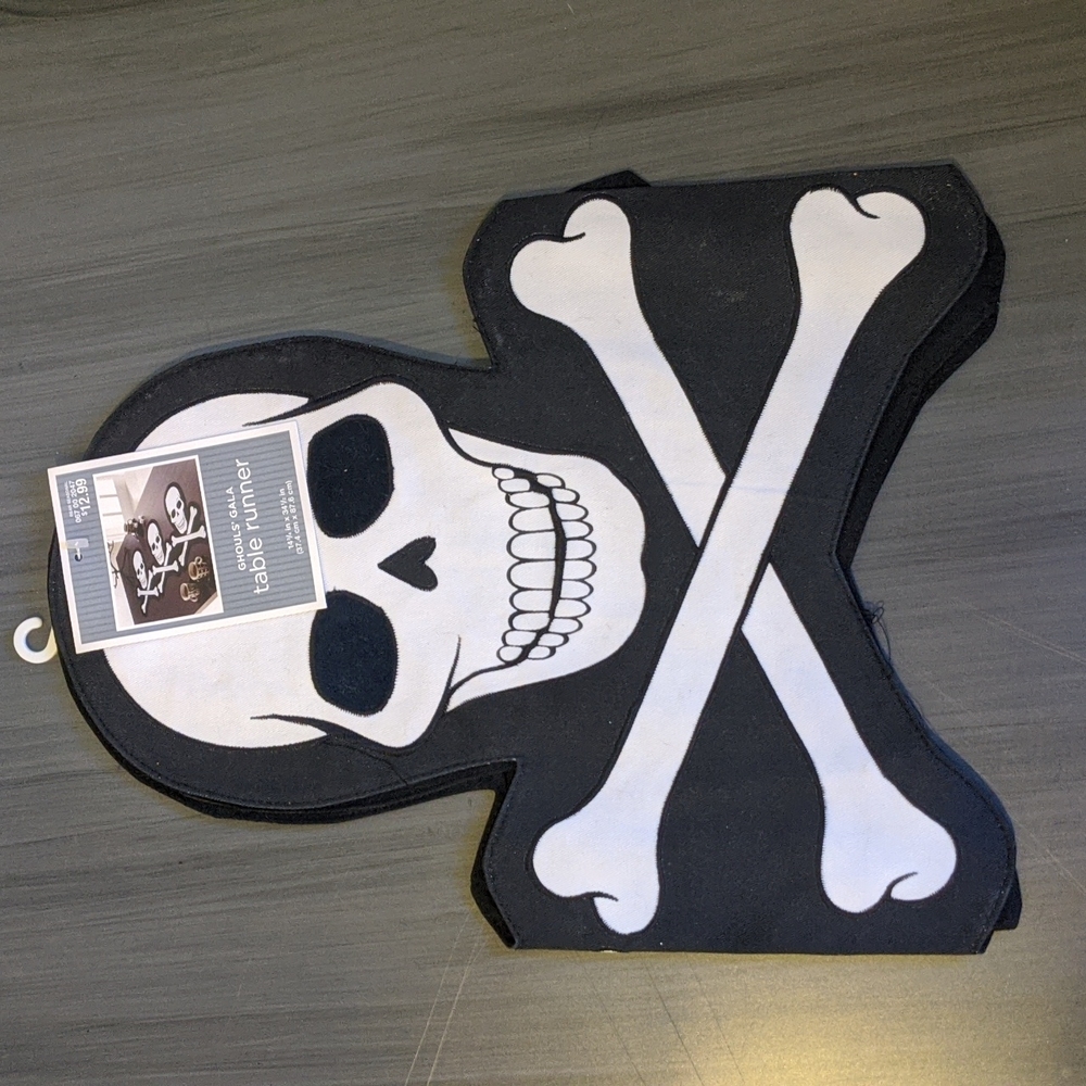 2008 Target Halloween Ghouls Gala Table Runner - Skull